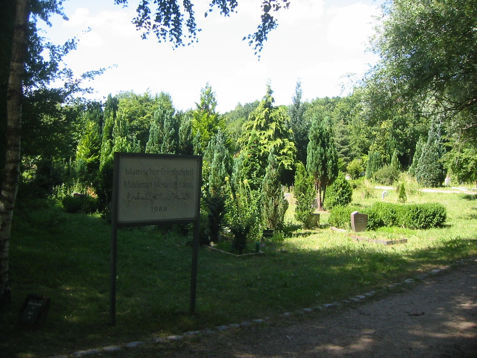 Signposted Islamic cemetery section with densely planted graves at Gatow Landscape Cemetery